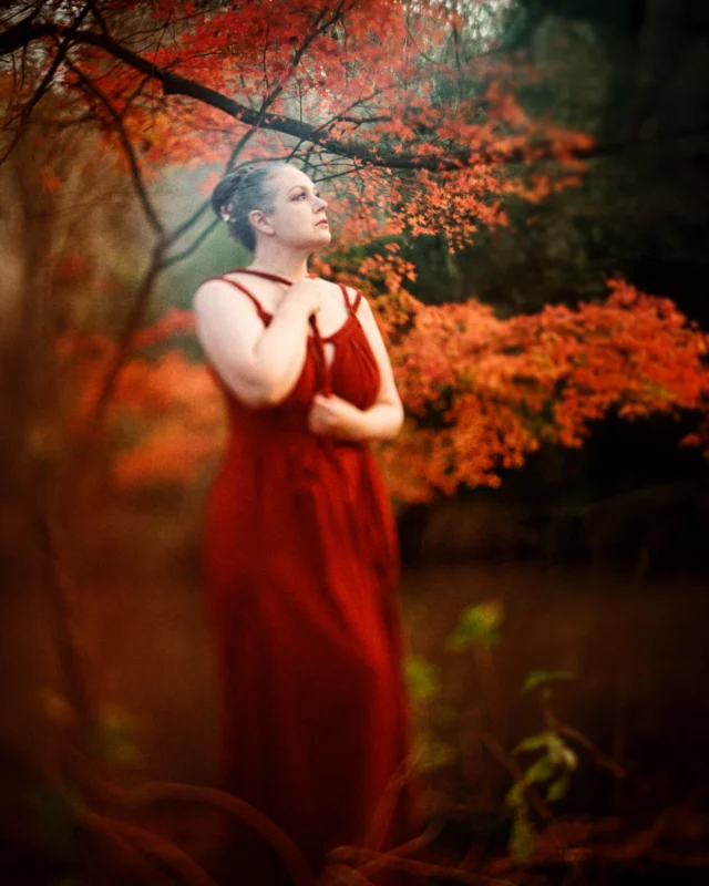 Popped into Taitua Arboretum with April this evening. I went for an old vintage lens that I held by hand in front of the camera for blurry weirdness.... turned out epic!!!